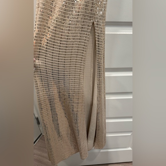 STUNNING EVENING DRESS. Champagne and Sparkles, excellent condition. Size 7 - Picture 5 of 9